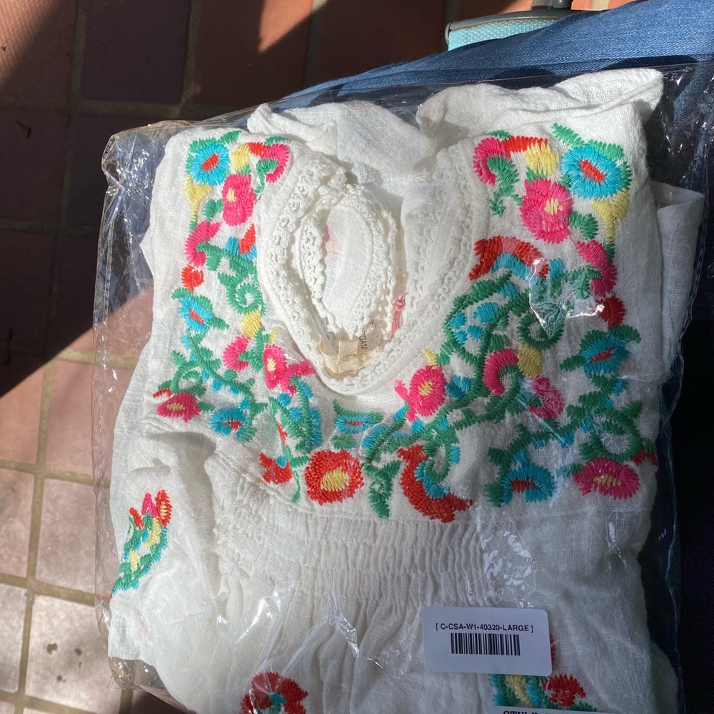 New with Tag: La Flor Buena White Embroidered Top